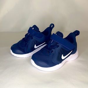 Nike Toddler Downshifter 10 Shoes Size 4c